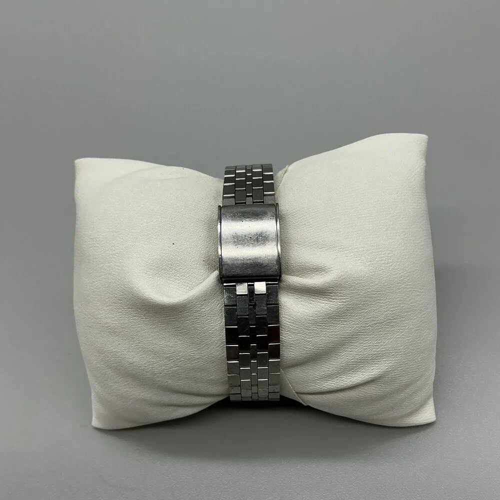 Vintage Timex Womens Watch 23mm Cream Dial Date Silver Tone Wind Bracelet